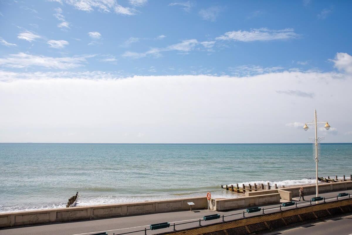 בוגנור רג'יס Panoramic Sea Views In Beachfront Apt W Balcony מראה חיצוני תמונה